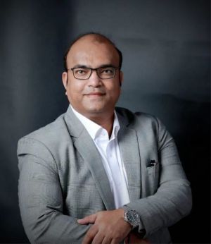 Dr Dhruven V Shah.jpeg